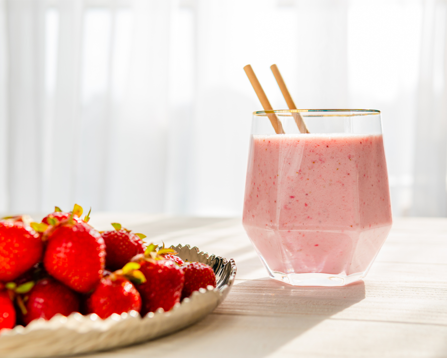 Çilekli Ananslı Smoothie Tarifi