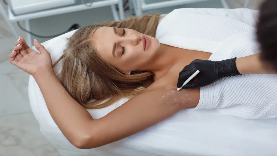 Terlemeye Çözüm: Koltuk Altı Botoksu Nasıl Yapılır?
