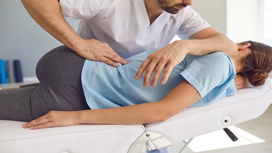 Kayropraktik Nedir? Omurga Sağlığı ve Tedavi Yöntemleri